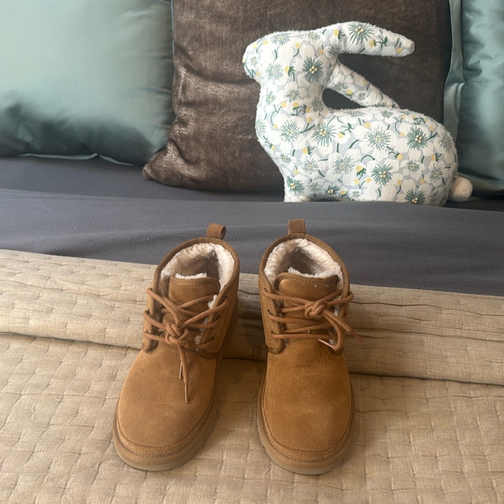 UGG 8 awesome condition used a handful maybe